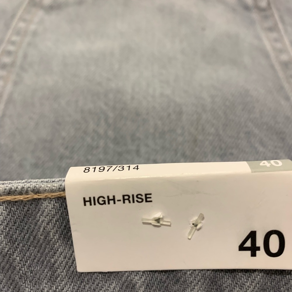 Zara- High-Rise Jeans short/New - Picture 3 of 4